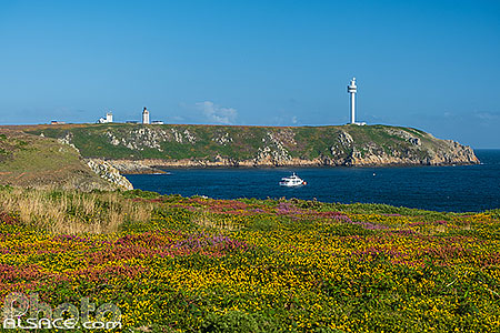 Photo : Baie et phare du Stiff, Ile d'Ouessant, Finistère (29), Bretagne, France
