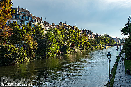 Photo : L'Ill et le quai des Bateliers, Strasbourg, Bas-Rhin (67)