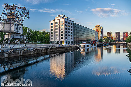 Photo : Médiathèque André Malraux et Bassin d'Austerlitz, Strasbourg, Bas-Rhin (67), Alsace, France
