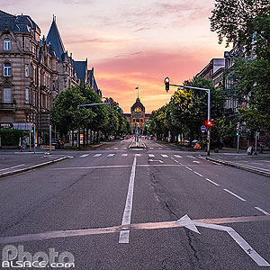 Photo : Avenue de la Liberté et le Palais du Rhin la nuit, Strasbourg, Bas-Rhin (67), Alsace, France