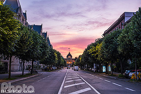 Photo : Avenue de la Liberté et le Palais du Rhin la nuit, Strasbourg, Bas-Rhin (67), Alsace, France