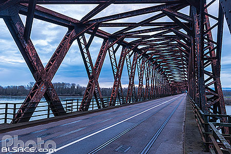 Photo : Rheinbrücke Wintersdorf (en allemand) ou Pont de Beinheim (en français) au-dessus du Rhin entre la France et l'Allemagne, Bas-Rhin (67), Alsace, France