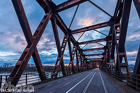 Photo : Rheinbrücke Wintersdorf (en allemand) ou Pont de Beinheim (en français) au-dessus du Rhin entre la France et l'Allemagne, Bas-Rhin (67), Alsace, France