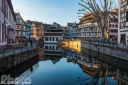 Photo : L'Ill dans le quartier de la Petite France, Strasbourg, Bas-Rhin (67)