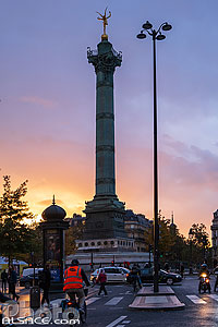Photo : Place de la Bastille et la colonne de Juillet au crépuscule, Paris (75004)