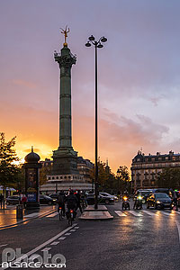 Photo : Place de la Bastille et la colonne de Juillet au crépuscule, Paris (75004)