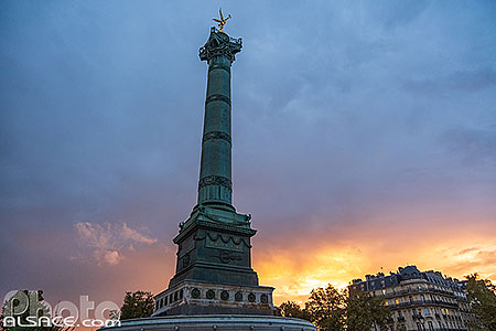 Photo : Place de la Bastille et la colonne de Juillet au crépuscule, Paris (75004)