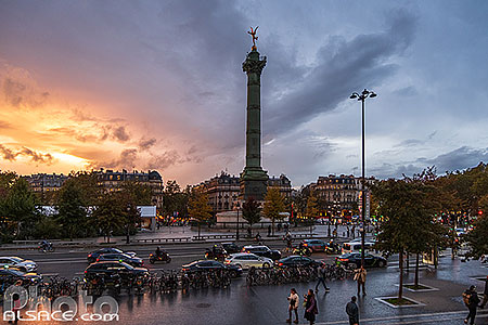 Photo : Place de la Bastille et la colonne de Juillet au crépuscule, Paris (75004)
