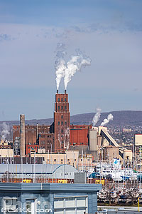 Photo : Usine à papiers white birch, Québec, Canada