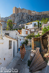 Photo : Ruelle dans le quartier de Plaka situé en contrebas de l?Acropole, Athènes, Grèce