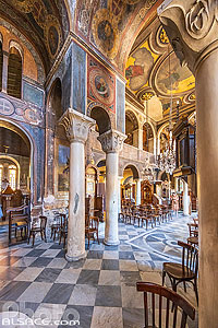 Photo : Eglise byzantine d'Agios Nikolaos Ragava dans le quartier de Plaka connue pour être la plus ancienne d'Athènes, Athènes, Grèce