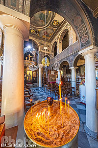 Photo : Eglise byzantine d'Agios Nikolaos Ragava dans le quartier de Plaka connue pour être la plus ancienne d'Athènes, Athènes, Grèce
