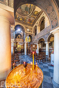 Photo : Eglise byzantine d'Agios Nikolaos Ragava dans le quartier de Plaka connue pour être la plus ancienne d'Athènes, Athènes, Grèce