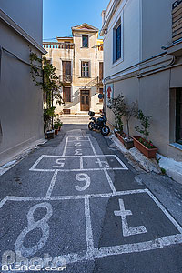 Photo : Plaka quartier ancien d?Athènes situé en contrebas de l?Acropole, Athènes, Grèce
