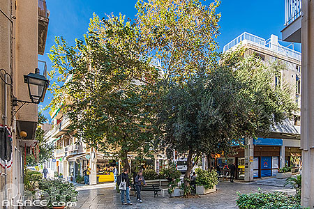 Photo : Plaka quartier ancien d?Athènes situé en contrebas de l?Acropole, Athènes, Grèce