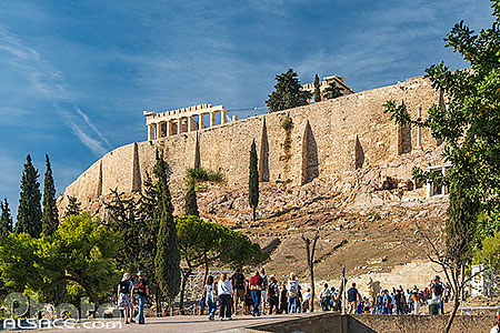 Photo : Touristes montant sur l'Acropole d'Athènes, Grèce