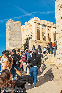 Photo : Touristes montant sur l'Acropole d'Athènes, Grèce, Attique, Grèce