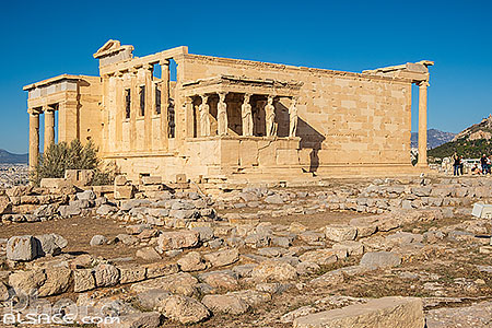 Photo : L'érechthéion et le portique des Caryatides sur l'Acropole d'Athènes, Grèce