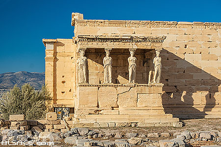 Photo : L'érechthéion et le portique des Caryatides sur l'Acropole d'Athènes, Grèce