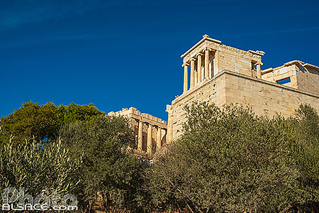 Photo : Les Propylées constituant l'entrée principale de l'acropole d'Athènes, Grèce