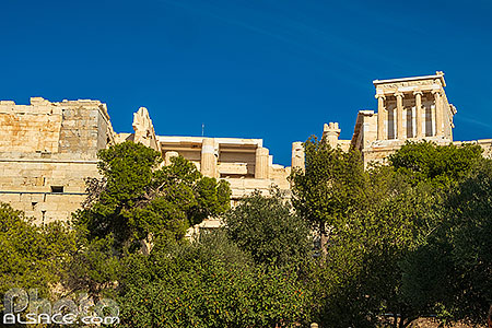 Photo : Les Propylées constituant l'entrée principale de l'acropole d'Athènes, Grèce