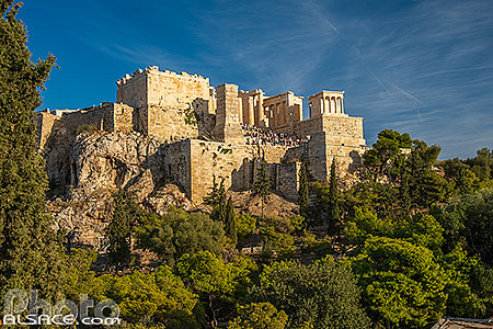 Photo : Les Propylées constituant l'entrée principale de l'acropole d'Athènes, Grèce
