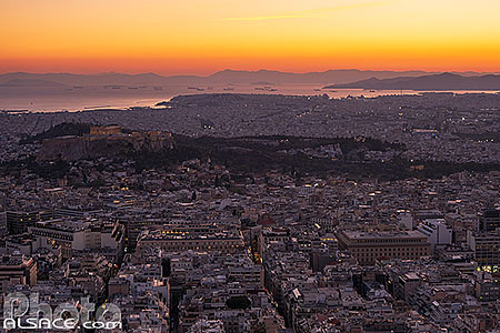 Photo : Athènes et l'Acropole au crépuscule vue depuis le Mont Lycabette, Grèce