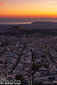 Photo : Athènes et l'Acropole au crépuscule vue depuis le Mont Lycabette, Grèce