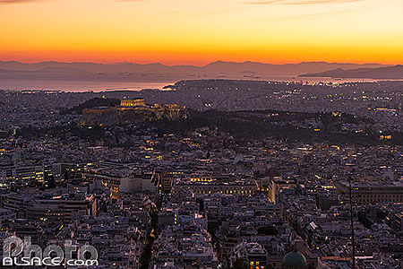 Photo : Athènes et l'Acropole au crépuscule vue depuis le Mont Lycabette, Grèce