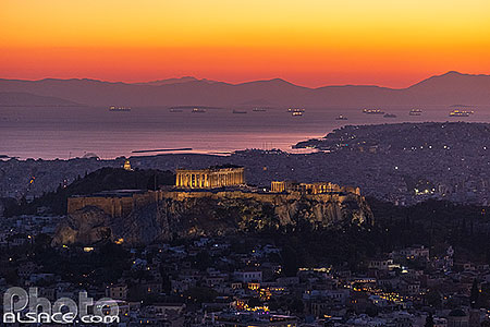 Photo : Athènes et l'Acropole au crépuscule vue depuis le Mont Lycabette, Grèce