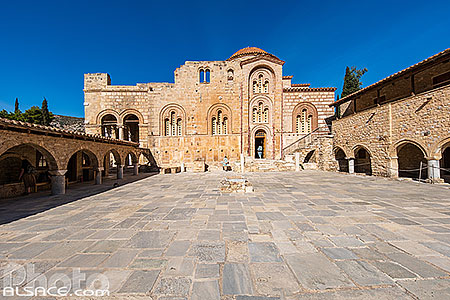 Photo : Monastère de Daphni (ou Dafni ) est un monastère byzantin du XIe siècle, il est inscrit au patrimoine mondial de l'UNESCO, Chaïdari , Grèce