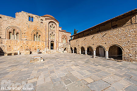 Photo : Monastère de Daphni (ou Dafni ) est un monastère byzantin du XIe siècle, il est inscrit au patrimoine mondial de l'UNESCO, Chaïdari , Grèce