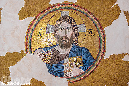 Photo : Le Christ Pantocrator dans l?abside du monastère de Daphni (ou Dafni ), il est inscrit au patrimoine mondial de l'UNESCO, Chaïdari , Grèce, Attique, Grèce