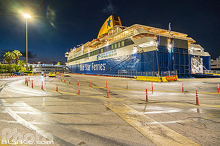 Photo : Port du Pirée la nuit, Athènes, Grèce