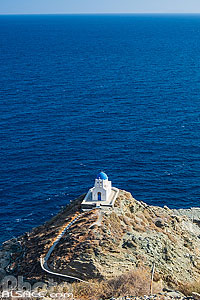 Photo : Eglise des S?pt ?art?rs (?pta ?artyr?s) située à K?str? église la plus ?mblématique d? l?île de Sifnos, Archipel des Cyclades, Grèce