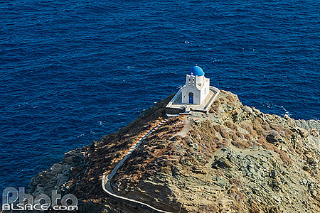 Photo : Eglise des S?pt ?art?rs (?pta ?artyr?s) située à K?str? église la plus ?mblématique d? l?île de Sifnos, Archipel des Cyclades, Grèce, Égée-Méridionale, Grèce