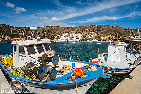 Photo : Village de pêcheurs de Faros au sud de l'île de Sifnos, Archipel des Cyclades, Grèce