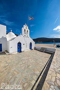 Photo : Eglise Evangelistria Taxiarches à Vathi sur l'île de Sifnos, Archipel des Cyclades, Grèce, Égée-Méridionale, Grèce