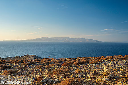 Photo : Ile de Sérifos vue depuis l'île de Sifnos, Archipel des Cyclades, Grèce, Égée-Méridionale, Grèce