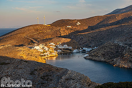 Photo : Village de Cheronissos sur l'île de Sifnos, Archipel des Cyclades, Grèce, Égée-Méridionale, Grèce