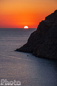 Photo : Coucher de soleil depuis l'île de Sifnos, Archipel des Cyclades, Grèce