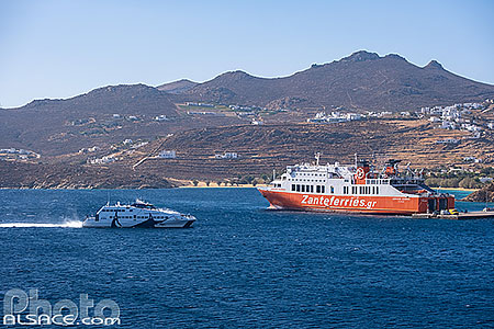 Photo : Ferry dans le port de Sérifos, Archipel des Cyclades, Grèce, Égée-Méridionale, Grèce