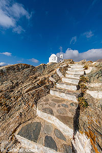Photo : Eglise Agios Konstantinos au sommet du village de Chora sur l'île de Sérifos, Archipel des Cyclades, Grèce, Égée-Méridionale, Grèce