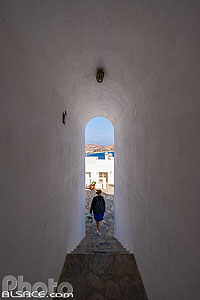 Photo : Ruelle de Limani sur l'île de Sérifos, Archipel des Cyclades, Grèce