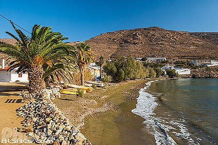 Photo : Plage de Megalo Livadi sur l'île de Sérifos, Archipel des Cyclades, Grèce