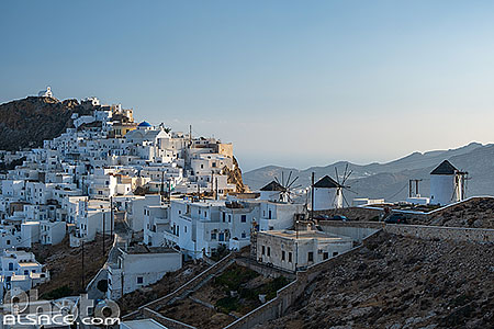 Photo : Village de Chora (ou Sérifos) sur l'île de Sérifos, Archipel des Cyclades, Grèce
