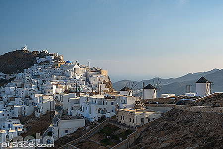Photo : Village de Chora (ou Sérifos) sur l'île de Sérifos, Archipel des Cyclades, Grèce