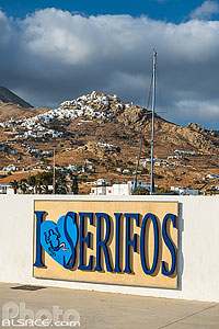 Photo : Sérifos et le village perché de Chora, Archipel des Cyclades, Grèce, Égée-Méridionale, Grèce