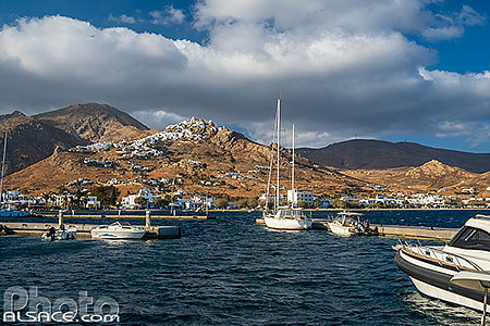 Photo : Sérifos et le village perché de Chora, Archipel des Cyclades, Grèce, Égée-Méridionale, Grèce