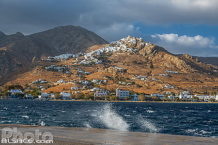 Photo : Sérifos et le village perché de Chora, Archipel des Cyclades, Grèce